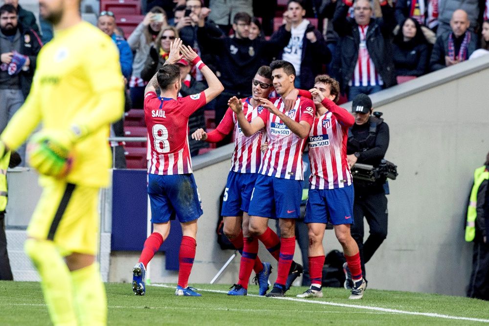 Los jugadores del Atlético de Madrid celebran el gol de Rodri que ha supuesto el 3-0.