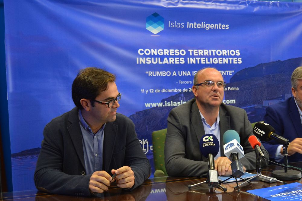 Juan Antonio Bermejo (i), Anselmo Pestana y Jorge González durante la rueda de prensa de presentación.