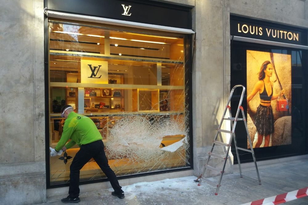 Tienda de Louis Vuitton asaltada en Valencia.