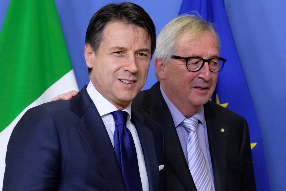 Jean-Claude Juncker (d) con Giuseppe Conte.