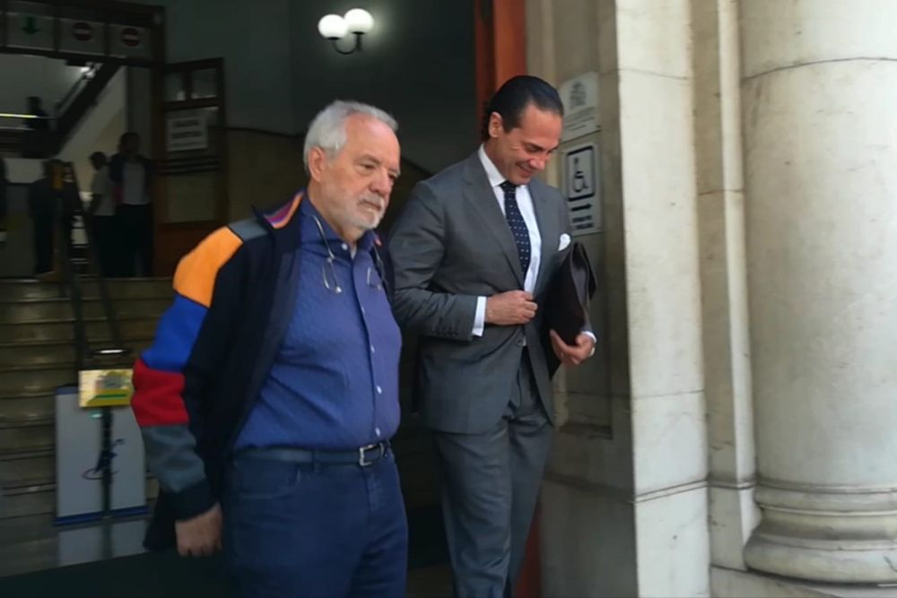 Cursach abandona el Juzgado acompañado del ex fiscal Enrique Molina.