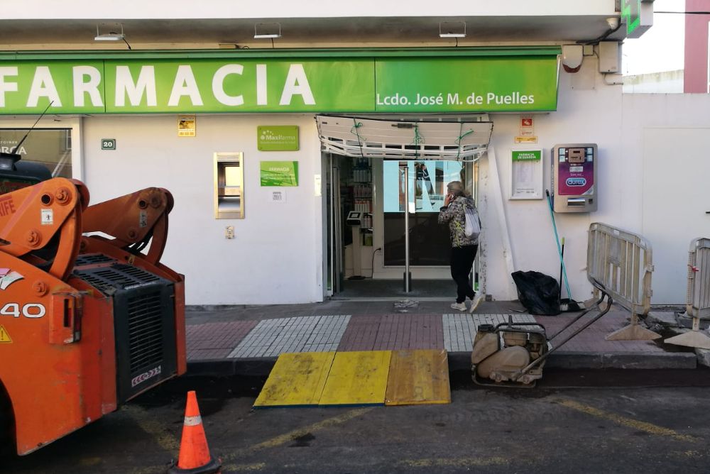 Los delincuentes causaron daños en la puerta del establecimiento, situado en la calle El Carmen, a las cuatro de la madrugada.