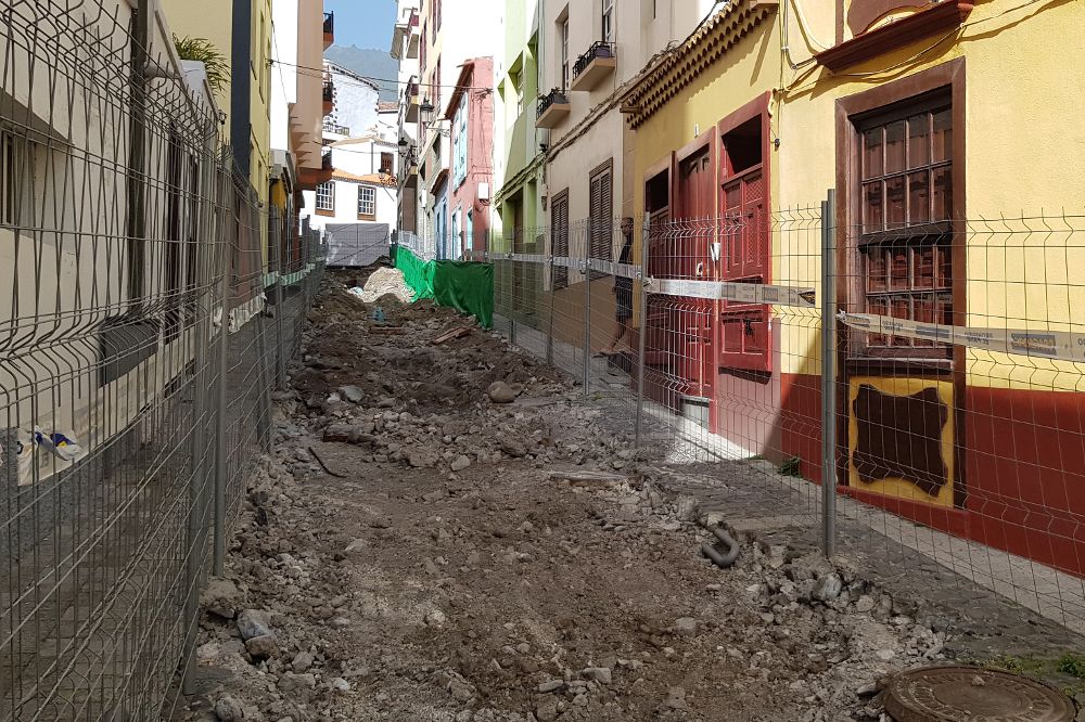 Las obras de la calle Santa Catalina llevan más de dos meses paradas.