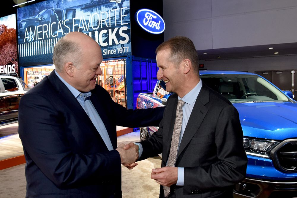 Jim Hackett, de Ford Motor Company, y Herbert Diess, de Volkswagen Group.