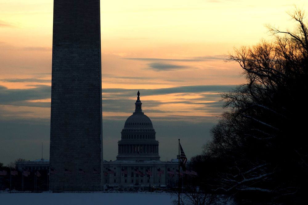 Imagen del Capitolio de Estados Unidos durante el amanecer.