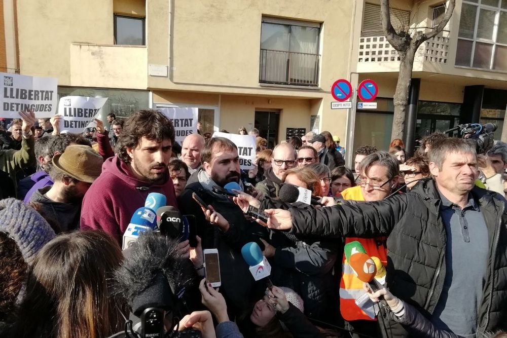 Los alcaldes de Verges y Celrà (Girona), Ignasi Sabater y Dani Cornellà (CUP) salen en libertad.