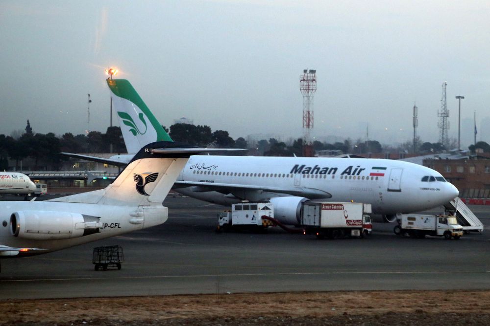 Un avión de Mahan Air en el aeropuerto de Assalouyeh (Irán). 