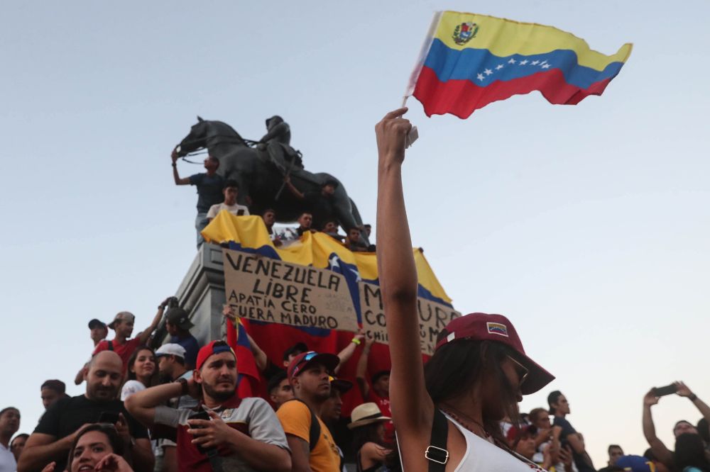 Venezolanos radicados en Chile se reúnen este miércoles en la Plaza Italia de Santiago (Chile) para mostrar su apoyo al líder de la Asamblea Nacional de Venezuela, Juan Guaidó.