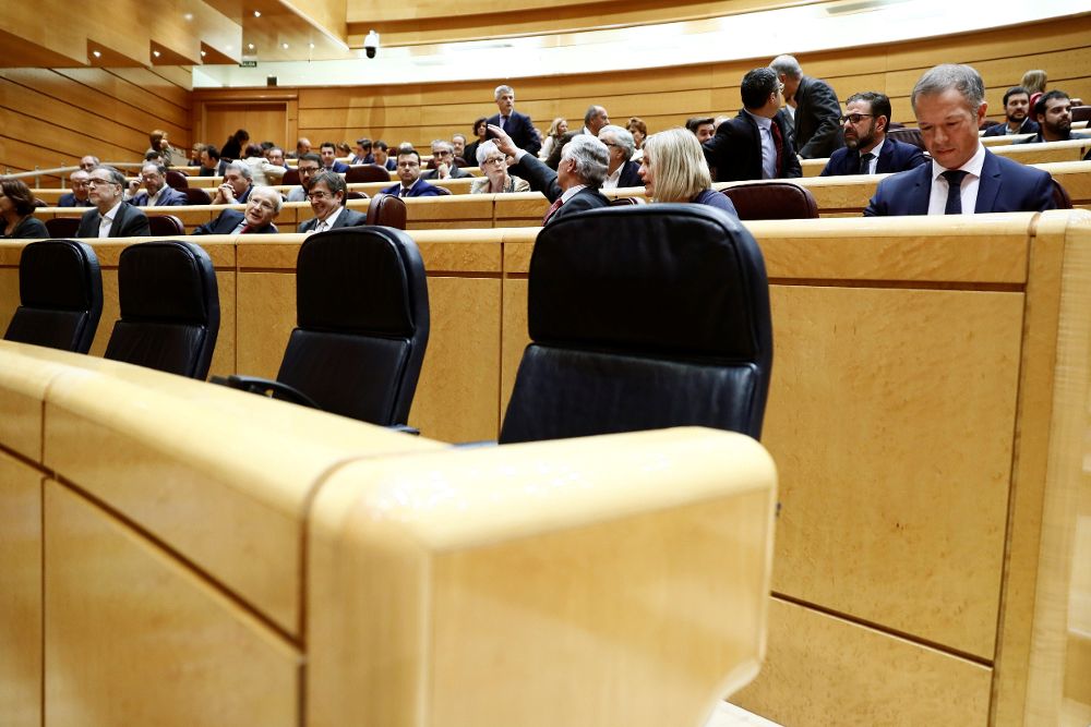 Vista de los asientos vacíos del Gobierno en una sesión convocada para que el presidente del ejecutivo explique, a instancias del PP, su reunión de diciembre con el presidente catalán, Quim Torra.