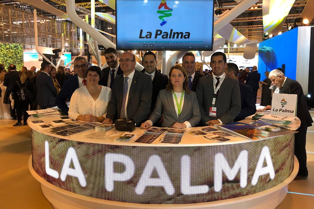 Stand de la isla de La Palma en Fitur con los principales responsables turísticos y el presidente del Cabildo.