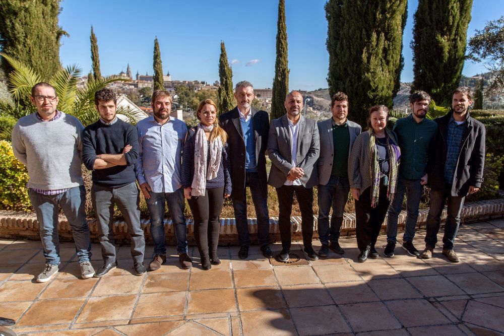 Los secretarios autonómicos de Podemos posan durante la reunión extraordinaria en Toledo.