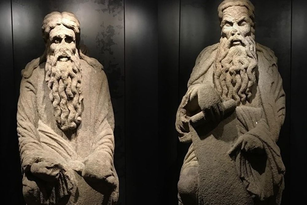 2018 Estatuas de Isaac y Abraham, obras del Mestre Mateo, en Santiago de Compostela. 