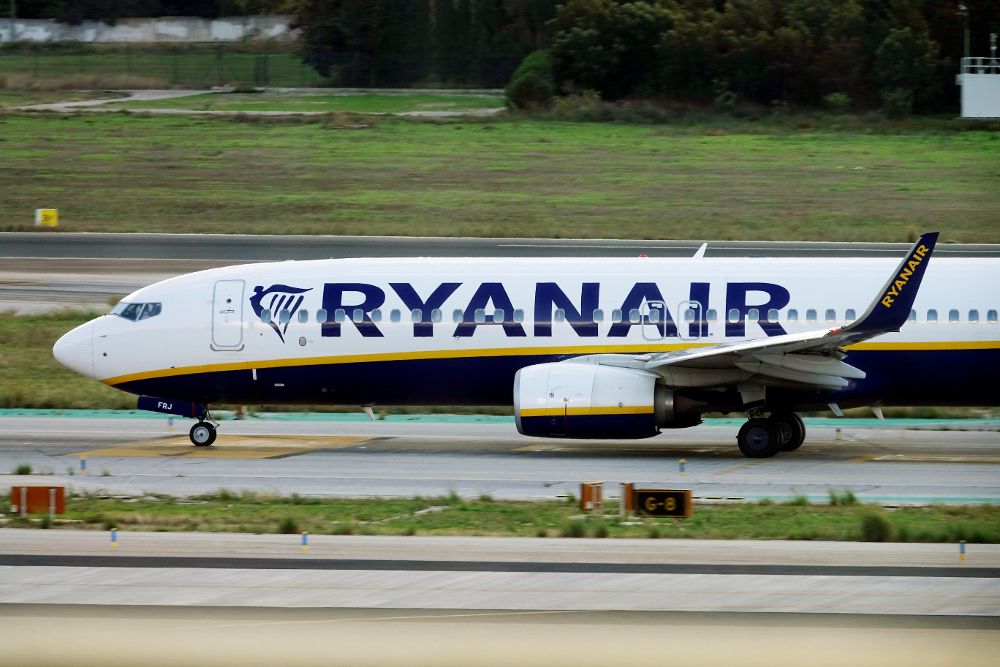 Foto de archivo de un avión de pasajeros de Ryanair.