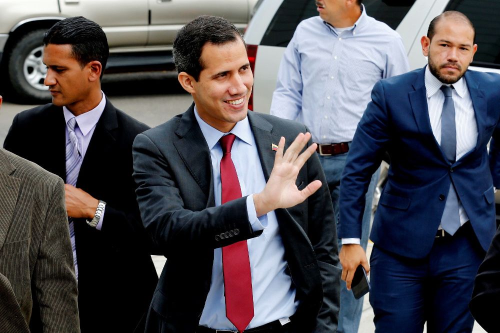 Juan Guaidó (c) asiste a una reunión con el gremio de ganaderos este miércoles, en Caracas.