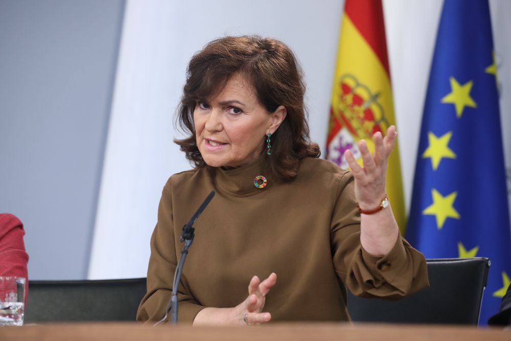 La vicepresidenta del Gobierno y ministra de la Presidencia, Relaciones con las Cortes e Igualdad, Carmen Calvo, ofrece declaraciones a los medios tras el Consejo de Ministros.