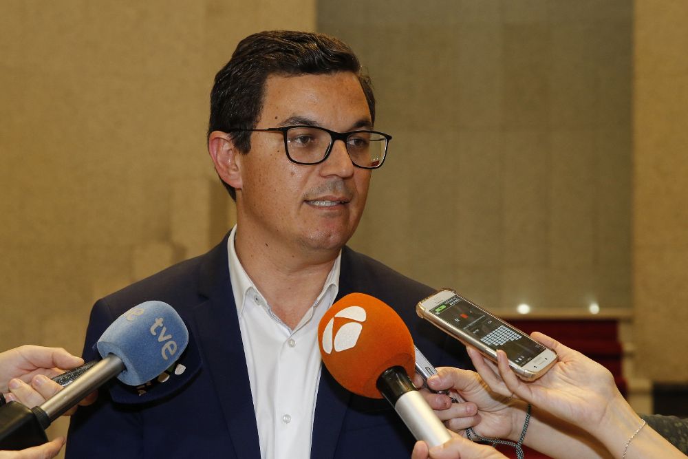 El vicepresidente y consejero de Obras Públicas y Transportes del Gobierno de Canarias, Pablo Rodríguez, compareció este martes ante los medios de comunicación para anunciar la adjudicación.