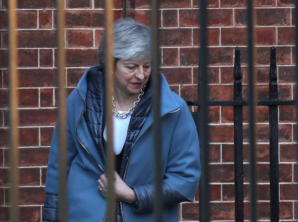 Theresa May sale de su residencia en el 10 de Downing Street.