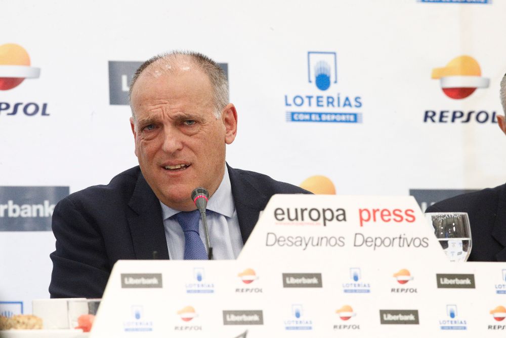 El presidente de LaLiga, Javier Tebas, interviniendo en un desayuno deportivo de Europa Press.