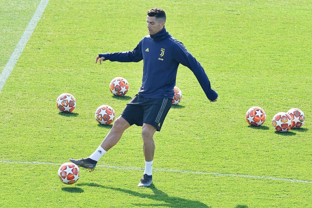 Cristiano Ronaldo durante el entrenamiento del equipo en Turin, este martes, antes de viajar a Madrid.