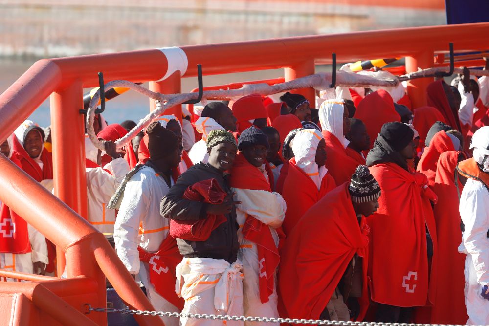 Llegada de una patera con 188 personas de origen subsahariano al puerto de Málaga.