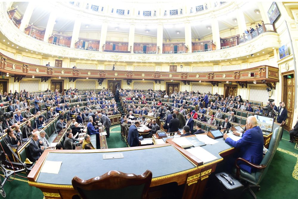 Diputados asisten a una sesión en la Cámara de Representantes de Egipto.