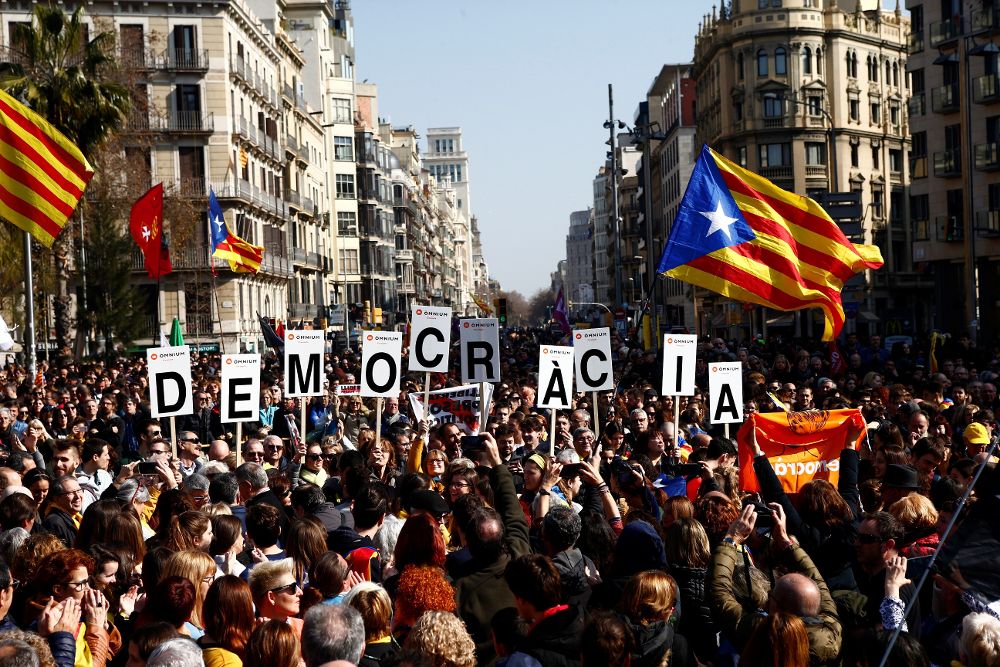 La plaza Universitat de Barcelona, escenario este mediodía de una concentración de miles de soberanistas.