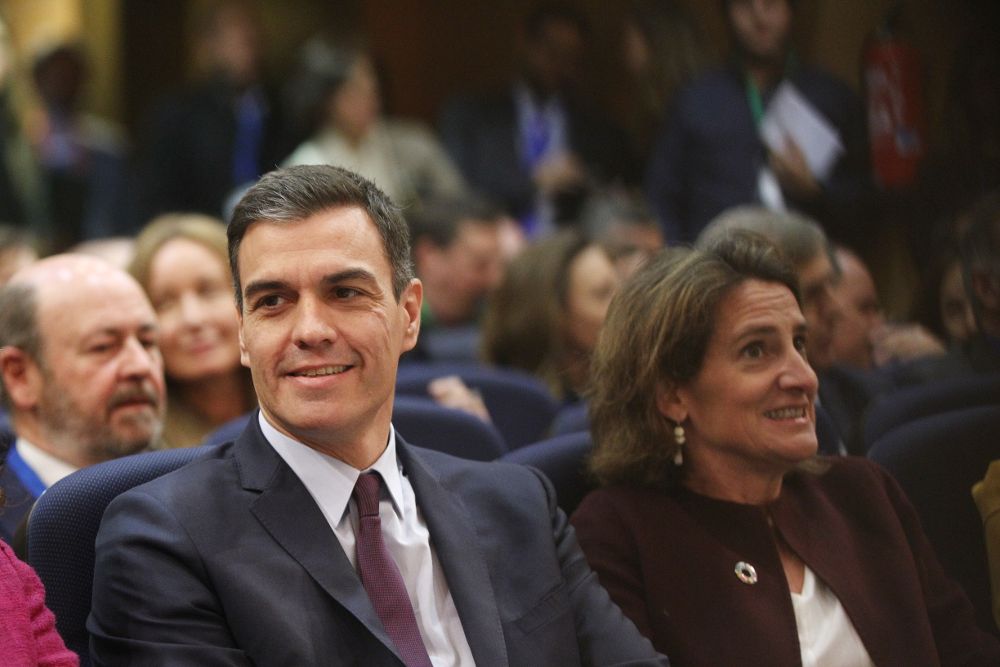 Pedro Sánchez y la ministra para la Transición Ecológica, Teresa Ribera.