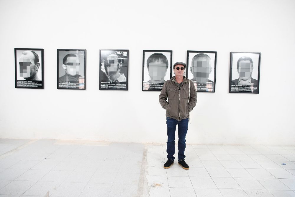 El autor de la exposición 'Presos políticos en la España contemporánea', Santiago Sierra posa frente a algunas de sus obras en Zapadores, Ciudad Del Arte Museo, Madrid. 