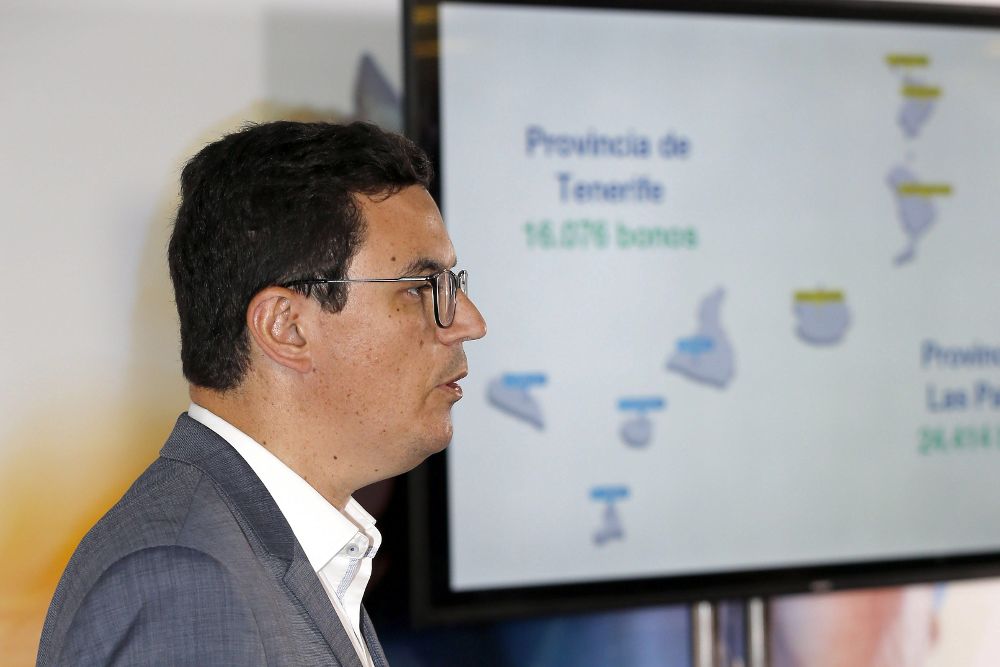 El vicepresidente del Gobierno de Canarias, Pablo Rodríguez, ofreció este viernes una rueda de prensa para presentar el balance sobre la implantación del bono residente canario.