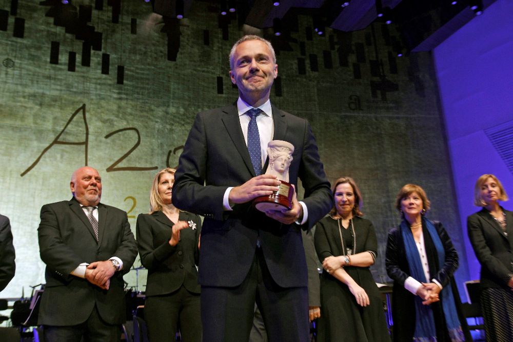 Joaquín Camps Torres tras recibir el XXVI Premio Azorín de Novela, por la obra de intriga policiaca 'La silueta del olvido'.