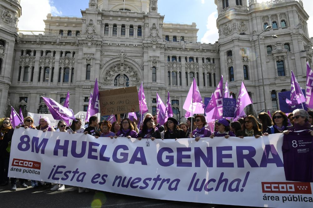 Concentración convocada por los sindicatos CCOO y UGT en la Plaza de Cibeles de Madrid.