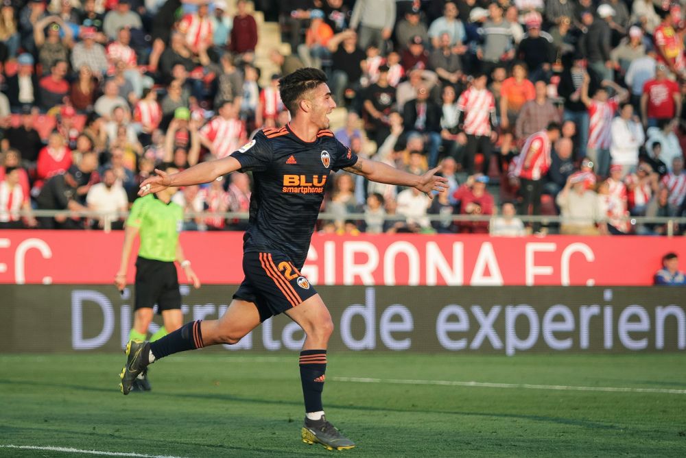 El centrocampista del Valencia Ferran Torres, celebra su gol ante el Girona, el del 2-3.
