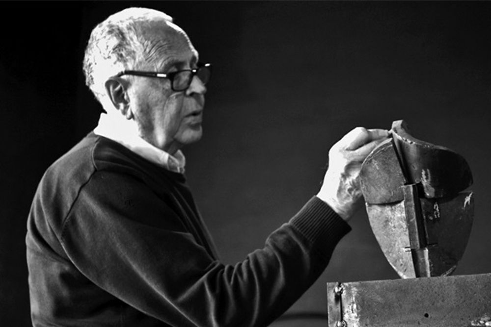 El Círculo de Bellas Artes rinde homenaje este miércoles al escultor canario Martín Chirino.