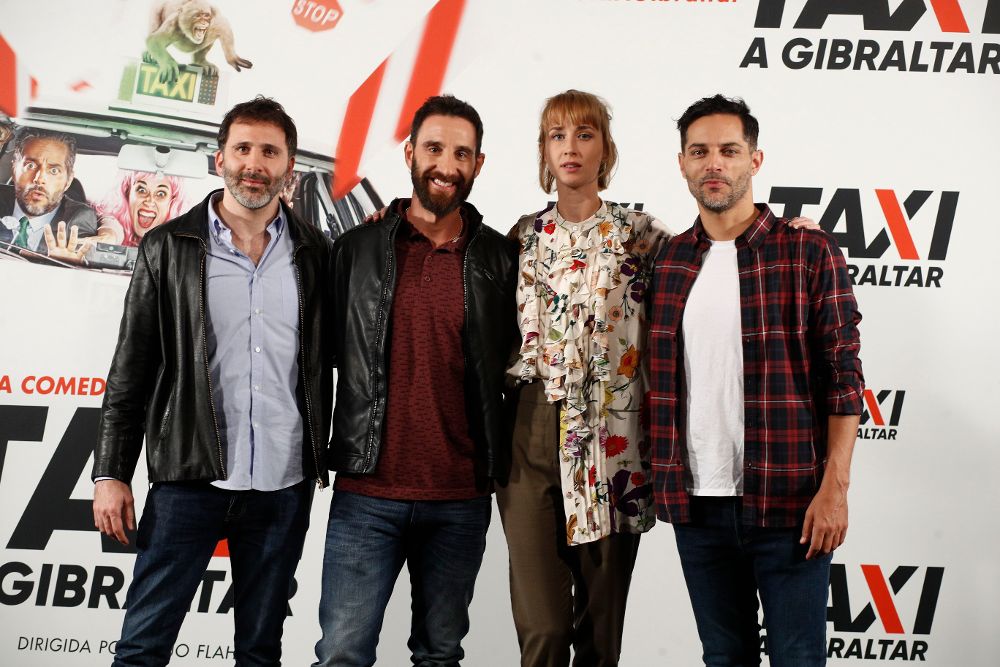 El director Alejo Flash y los actores Dani Rovira, Ingrid García-Jonsson y Joaquín Furiel durante la presentación de la película 'Taxi a Gibraltar'.