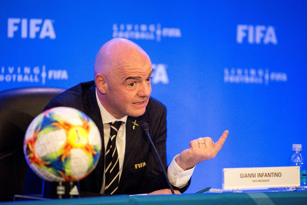 El presidente de la FIFA, Gianni Infantino, participa en una rueda de prensa en el Consejo de la FIFA en Miami.