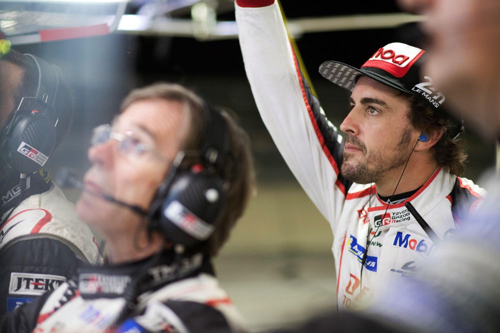 Fotografia facilitada por Toyota Gazoo Racing con Fernando Alonso, doble campeón mundial de Fórmula Uno, que reforzó su liderato en el Mundial de Resistencia (WEC) al ganar este viernes, con Toyota, las 1.000 Millas de Sebring.