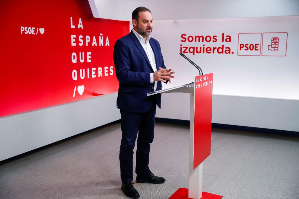 El secretario de Organización del PSOE y ministro de Fomento, José Luis Ábalos, durante la rueda de prensa sobre temas de actualidad política, este lunes.