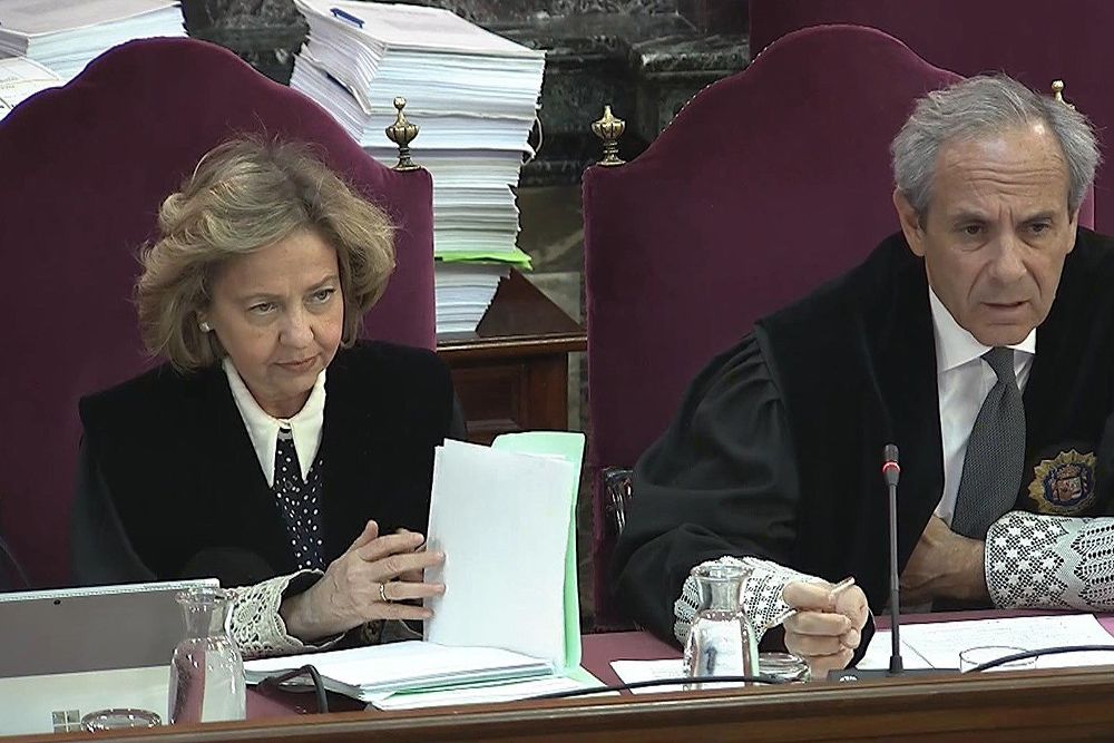 La fiscal general del Estado, Consuelo Madrigal, y el fiscal Javier Moreno, durante la vigésima jornada del juicio del "procés", hoy, jueves.