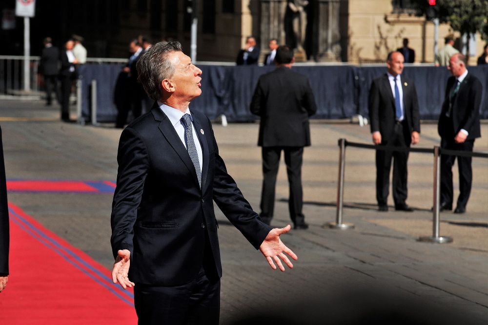 El presidente de Argentina, Mauricio Macri, llega este viernes al Palacio de la Moneda, en Santiago (Chile).