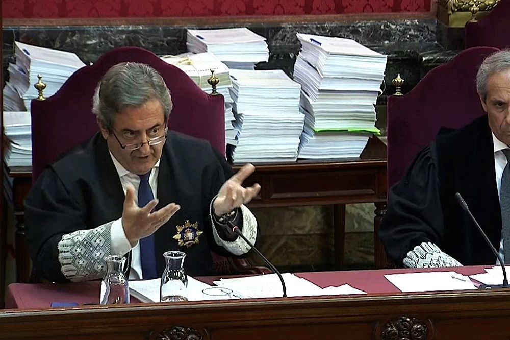 Los fiscales Javier Zaragoza (i) y Jaime Moreno durante la vigésimo primera jornada del juicio del "procés", que se ha reanudado este lunes.