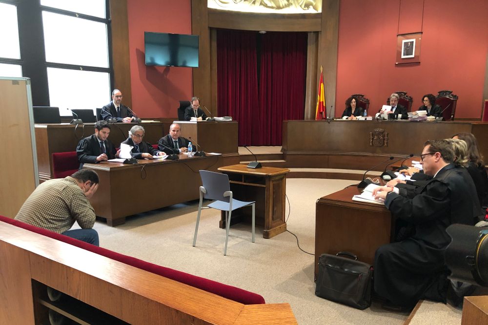 Juicio al exprofesor de gimnasia del Colegio Maristas Sants-Les Corts de Barcelona Joaquim Benítez por presuntos abusos sexuales a alumnos.