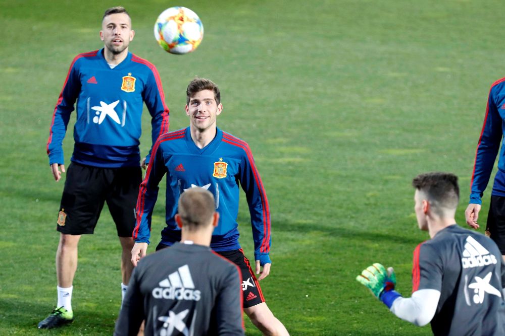Jordi Alba (i) en un entrenamiento con la selección española antes del partido contra Noruega.