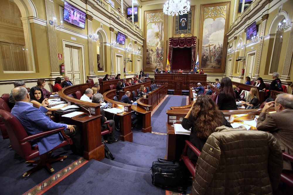 El Parlamento canario ha celebrado hoy su última sesión plenaria de lalegislatura.