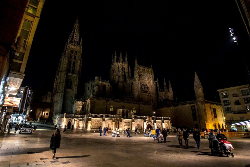 La catedral de Burgos ha permanecido con las luces apagadas durante una hora para conmemorar la Hora del Planeta
