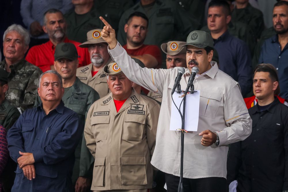 El presidente de Venezuela, Nicolás Maduro (frente), habla durante un acto de Gobierno este sábado en Caracas (Venezuela).