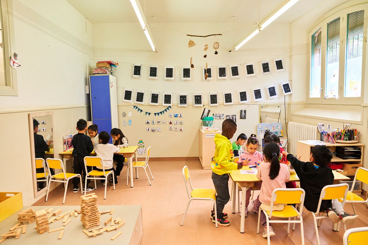 Alumnos de primaria en una actividad colaborativa en el aula. © Fundación ”la Caixa”